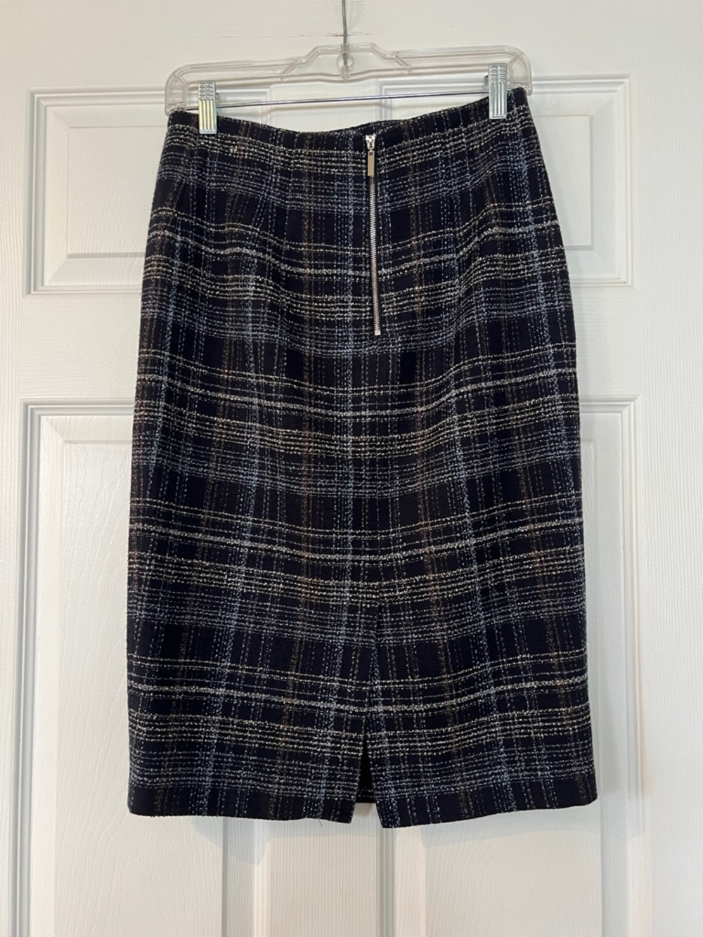 🌷6/$20🌷Classic Black Plaid Pencil Skirt - Timeless Workwear - Picture 3 of 3